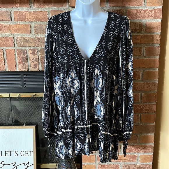 FREE PEOPLE Voile Bay Navy V Neck Tunic XS Boho Flowy Floral Baby Doll - Picture 1 of 7